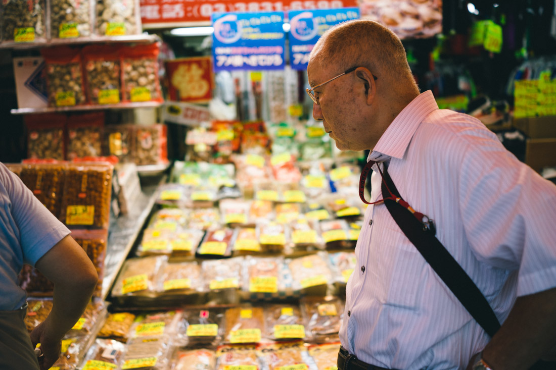 Looking into buying some fried snacks.