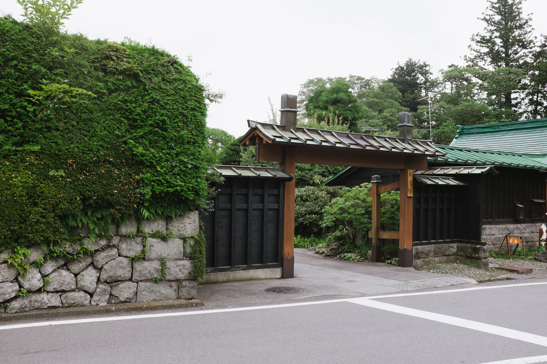Who wouldn’t like a house gate like this?