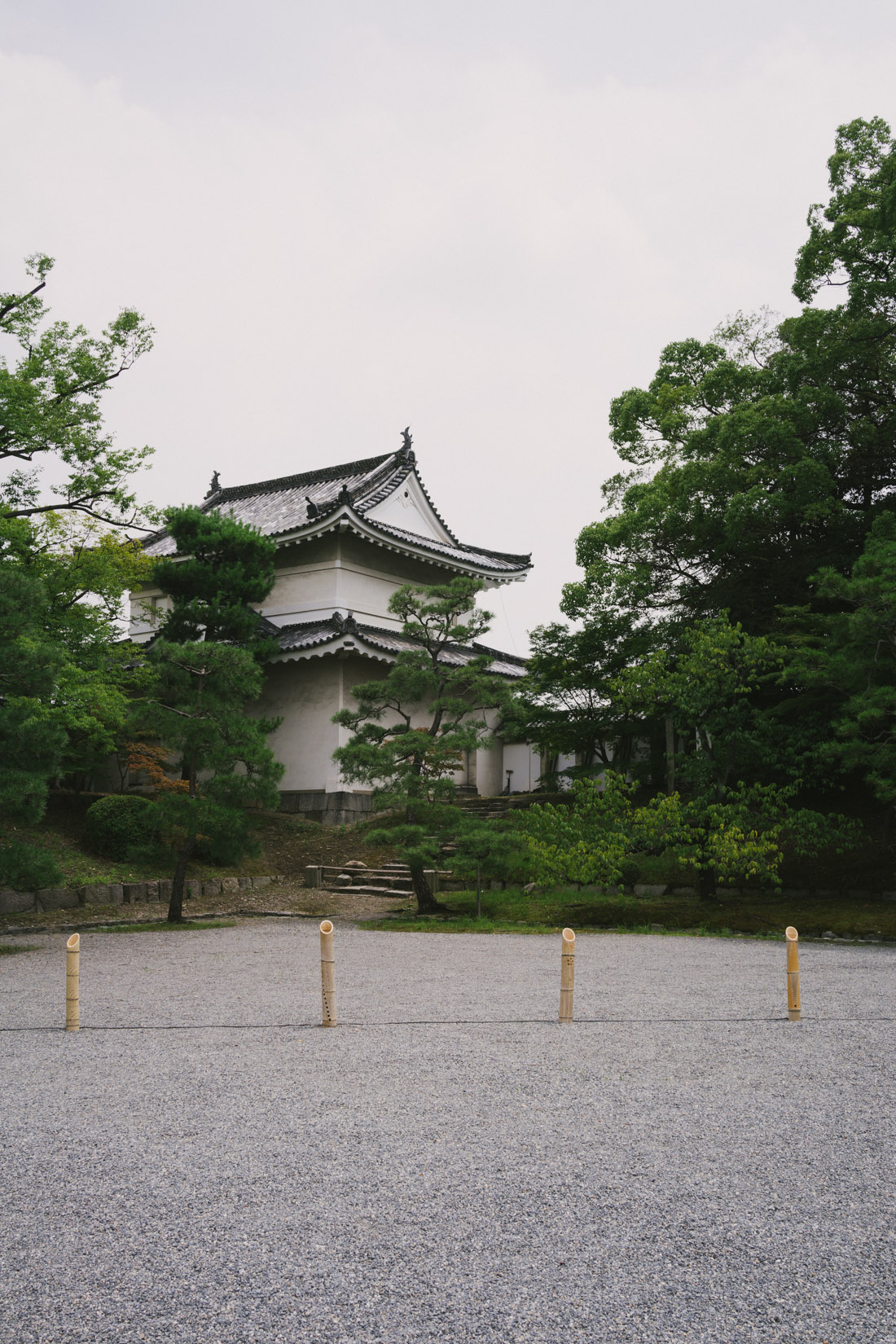 Many associate this white tower as being the Nijo Castle (we did), but it’s simply a turret on the outside walls.