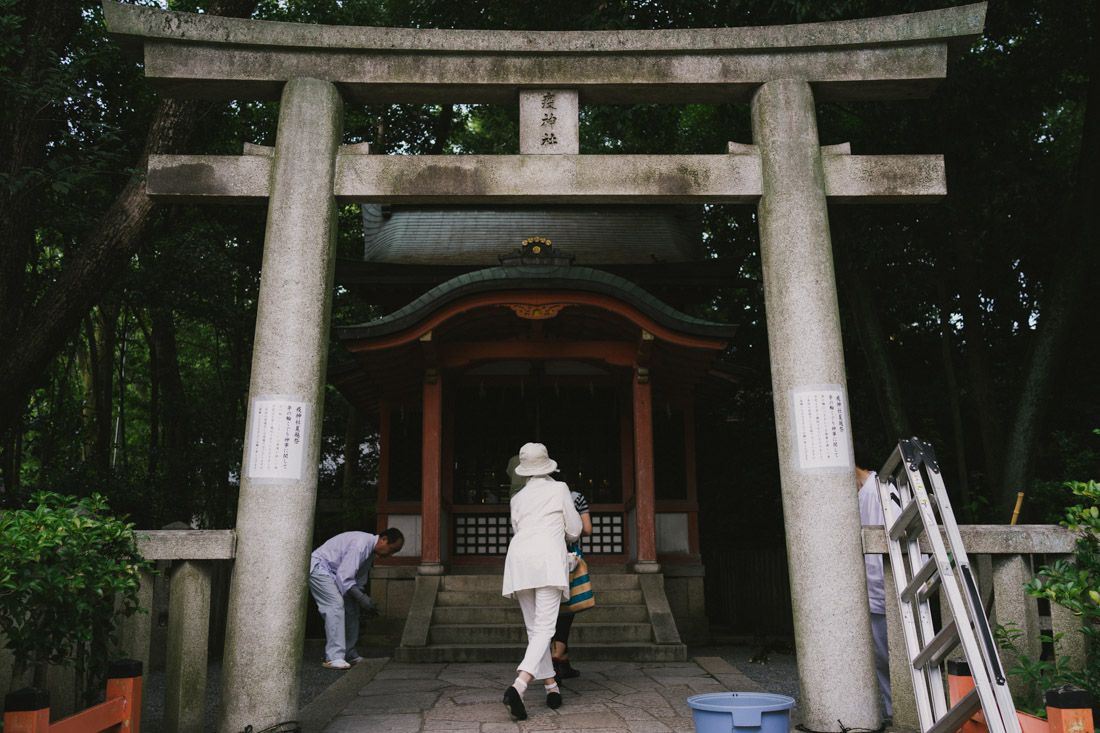 There are dozens of medium to small-sized secondary shrines.