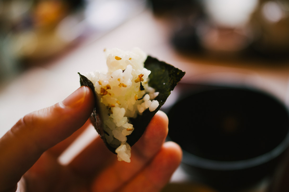 Tomoko-san suggested to grab a bit of the rice wrapping it with nori.